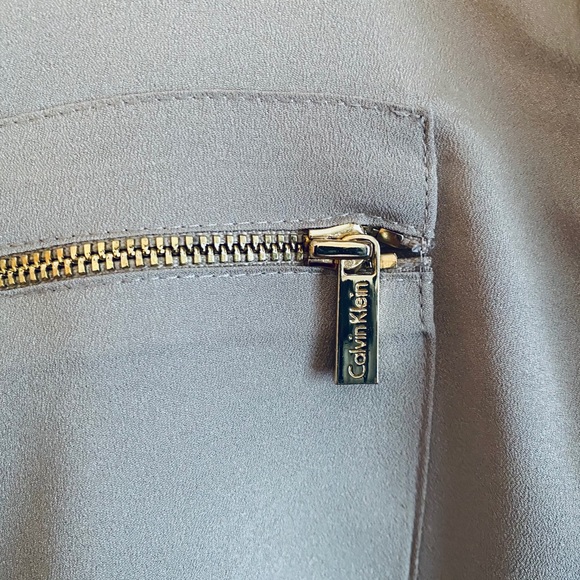 Calvin Klein Button Up Blouse w should tabs - Picture 3 of 8